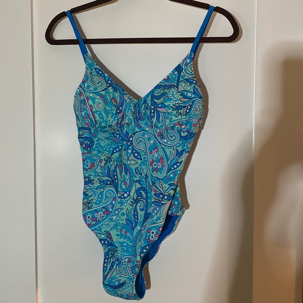 Vera Bradley women’s one piece swimsuit. Size M 8-10. Reversible! - Picture 2 of 8